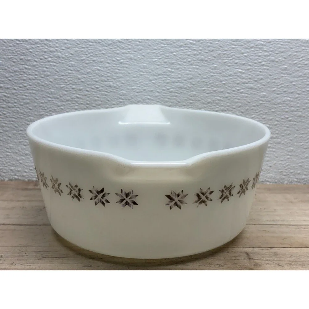Vintage 1960 Pyrex Town & Country Casserole Dish 475-B 2 1/2 Qt Brown Snowflake